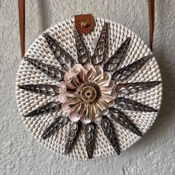 Round Cane Cross Body Shoulder Bag with Shells, Leather Strap & Snap Clo… - Picture 2 of 13